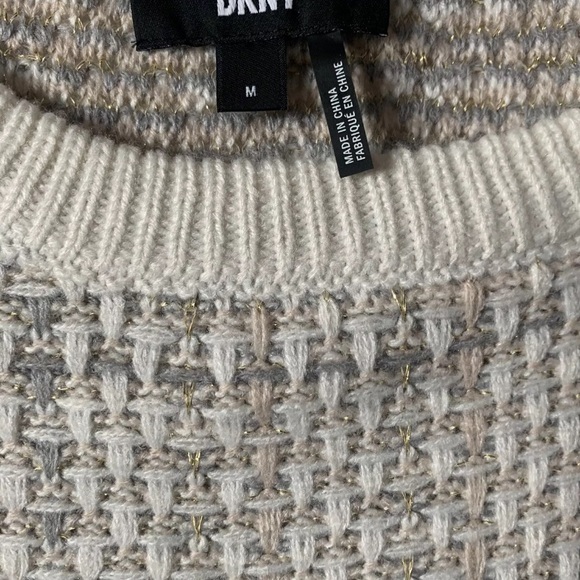 DKNY Women’s Sz Medium Cream Metallic Fringe Loose Fit Pullover Casual Sweater - Picture 4 of 6
